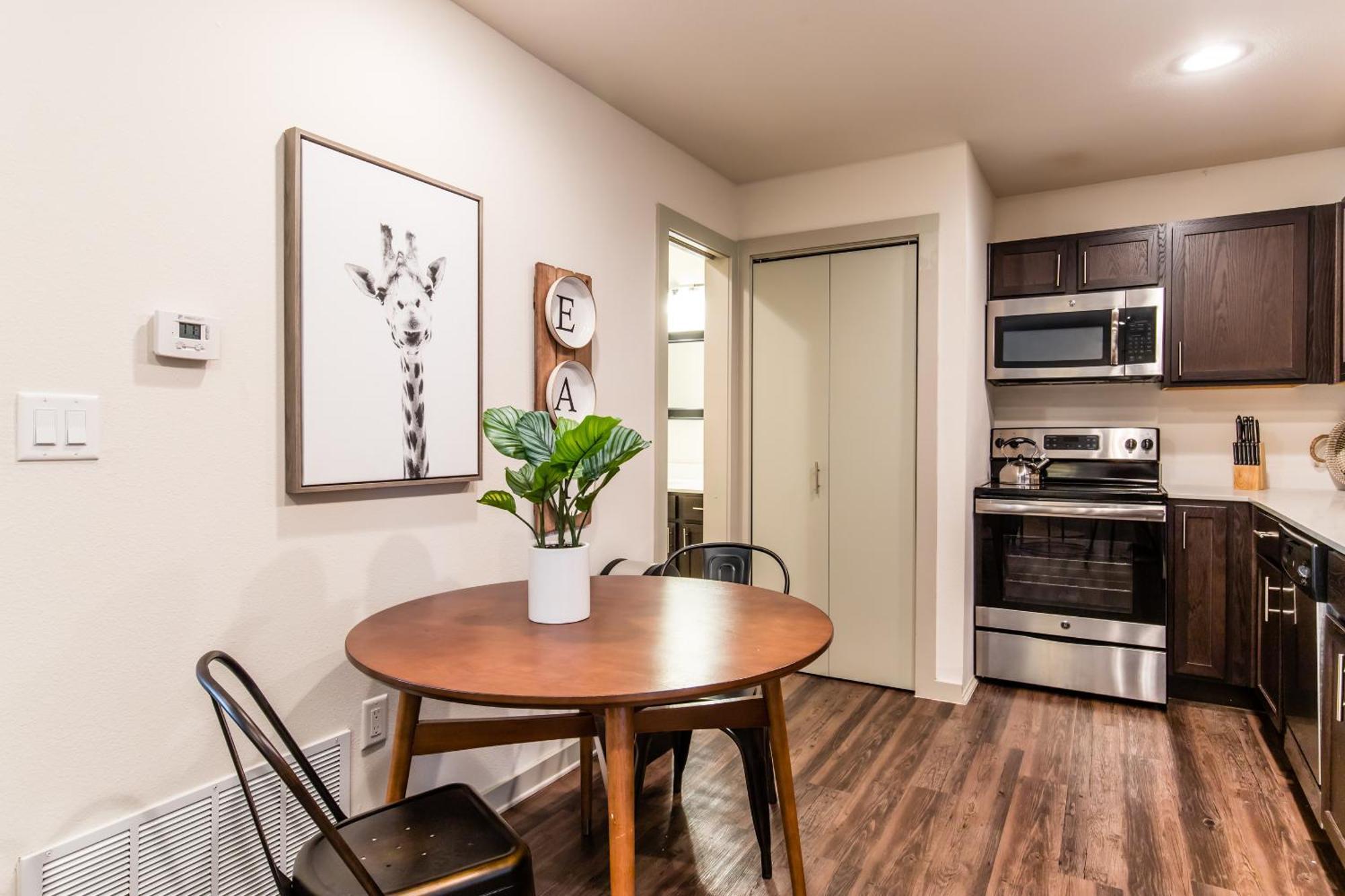 Reagan 203 Apartment